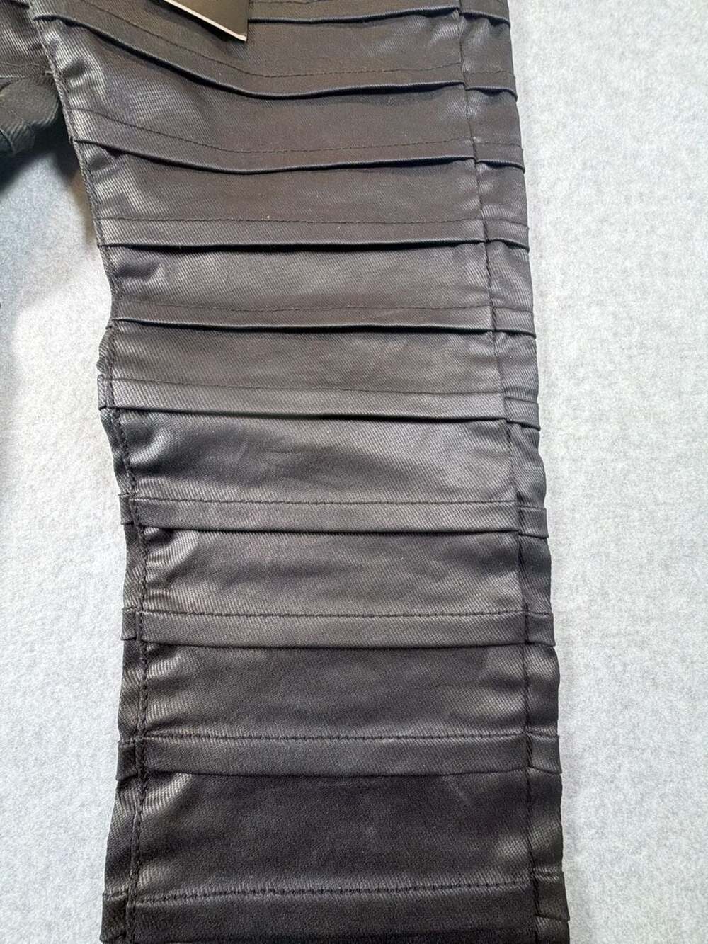 Valabasas Black Coated Pleated Biker Jeans Size 30 - Picture 3 of 11